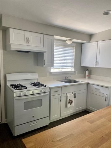 400 Swanee DR A, Austin, TX 78752