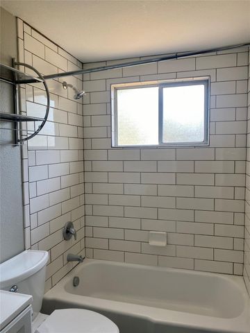 400 Swanee DR A, Austin, TX 78752