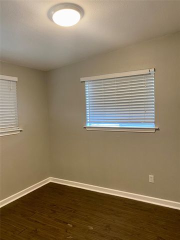 400 Swanee DR A, Austin, TX 78752