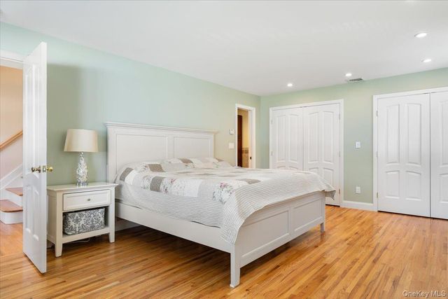 34 Farmers Avenue, Lindenhurst, NY 11757