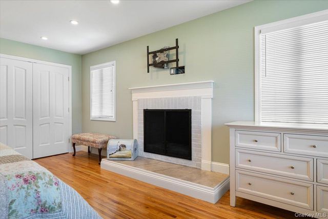 34 Farmers Avenue, Lindenhurst, NY 11757