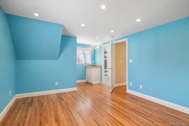 34 Farmers Avenue, Lindenhurst, NY 11757