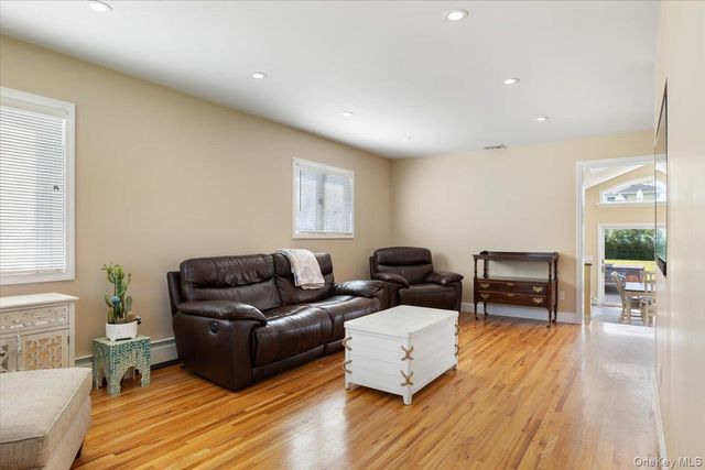 34 Farmers Avenue, Lindenhurst, NY 11757