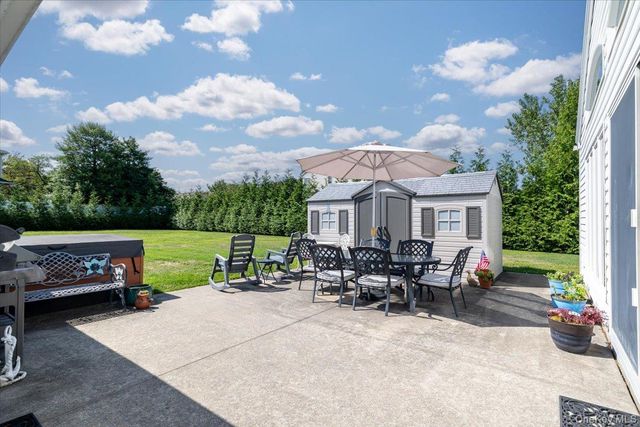 34 Farmers Avenue, Lindenhurst, NY 11757