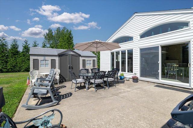 34 Farmers Avenue, Lindenhurst, NY 11757