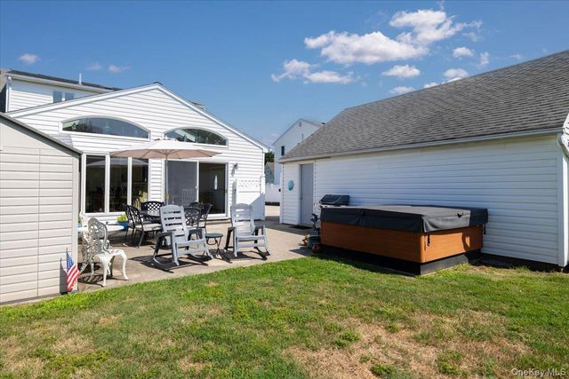 34 Farmers Avenue, Lindenhurst, NY 11757