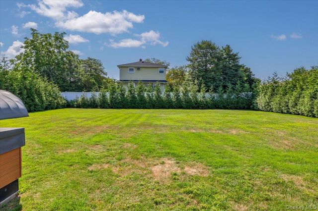 34 Farmers Avenue, Lindenhurst, NY 11757