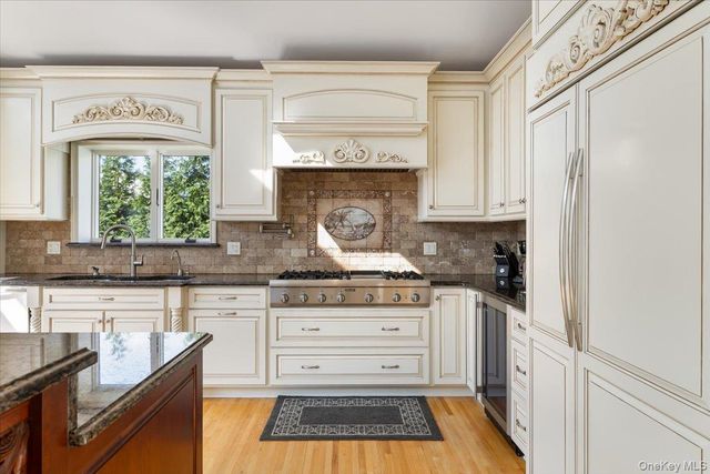 34 Farmers Avenue, Lindenhurst, NY 11757