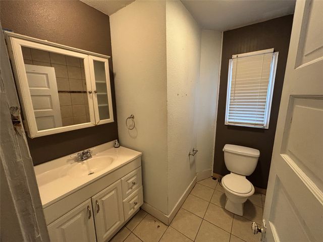 909 W Wardville Street, Cleburne, TX 76033