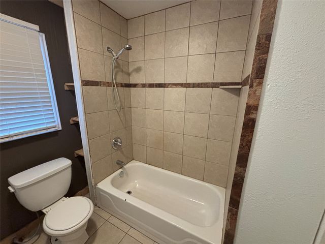 909 W Wardville Street, Cleburne, TX 76033