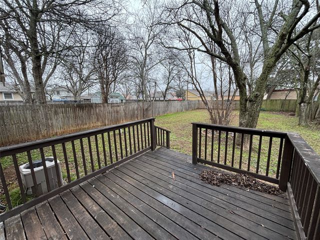 909 W Wardville Street, Cleburne, TX 76033