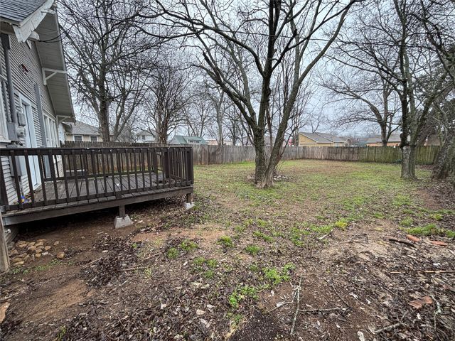 909 W Wardville Street, Cleburne, TX 76033