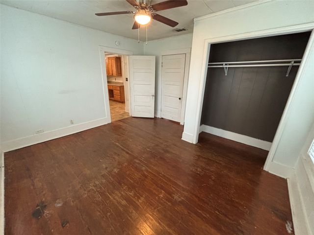 909 W Wardville Street, Cleburne, TX 76033