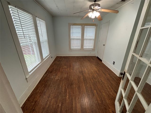 909 W Wardville Street, Cleburne, TX 76033
