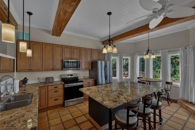 6118 DORA DR, Mount Dora, FL 32757