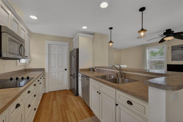 6118 DORA DR, Mount Dora, FL 32757