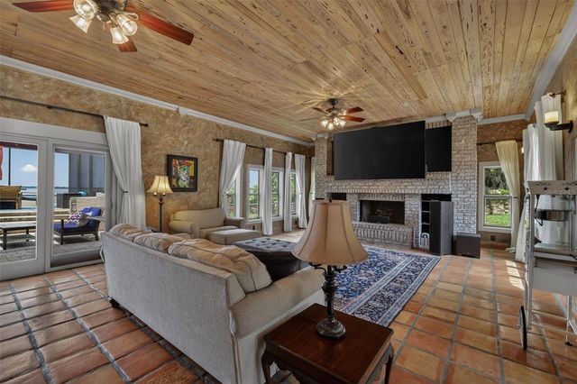 6118 DORA DR, Mount Dora, FL 32757