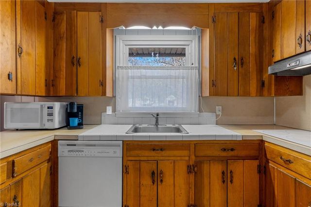 6356 Skylark Road, Pfafftown, NC 27040