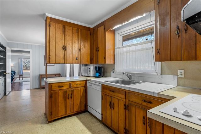 6356 Skylark Road, Pfafftown, NC 27040