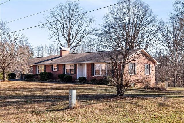 6356 Skylark Road, Pfafftown, NC 27040