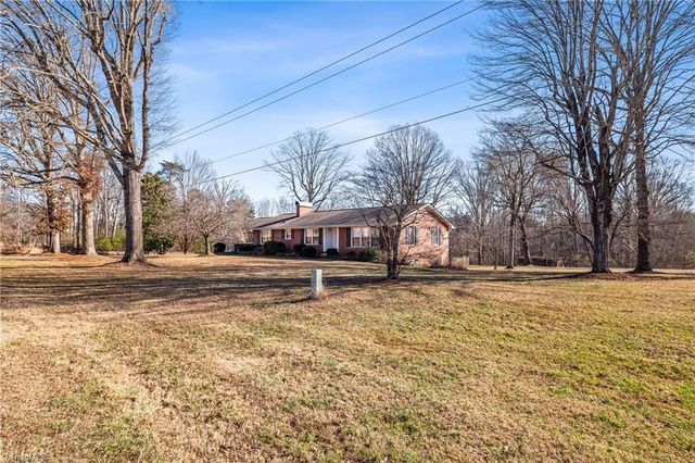 6356 Skylark Road, Pfafftown, NC 27040