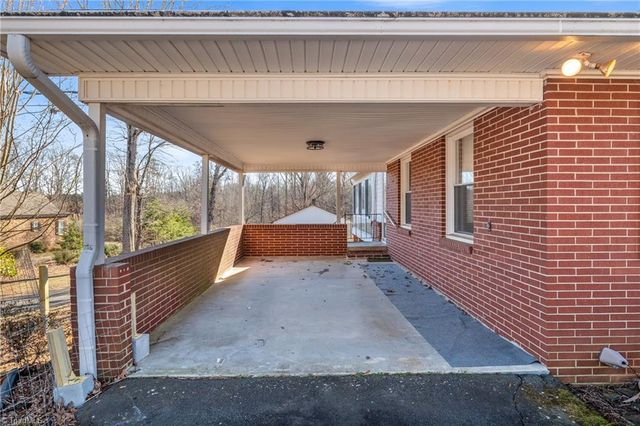 6356 Skylark Road, Pfafftown, NC 27040