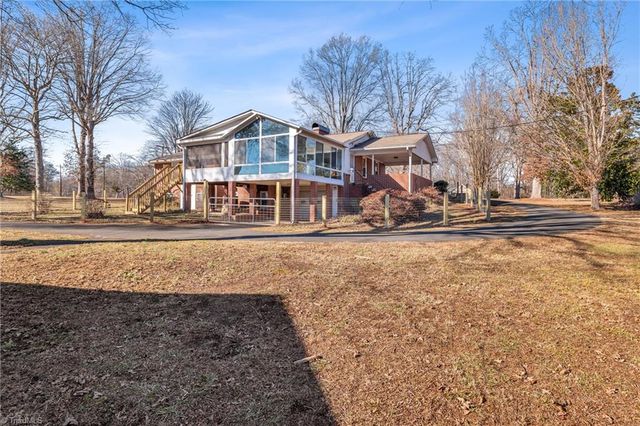 6356 Skylark Road, Pfafftown, NC 27040