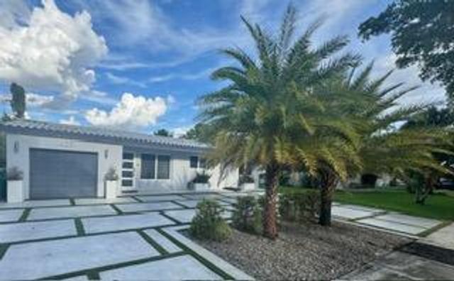 14231 LAKE CANDLEWOOD Court, Miami Lakes, FL 33014