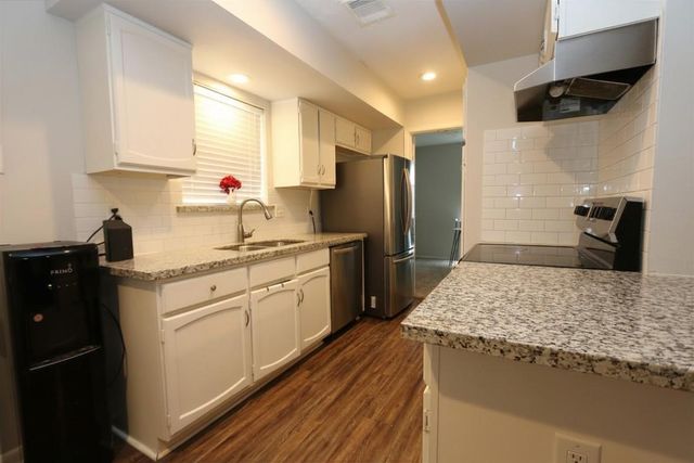 7318 Towerview Lane, Houston, TX 77489