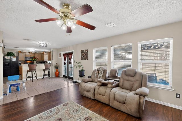 7815 Regent Drive, Arlington, TX 76001