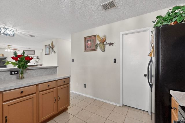 7815 Regent Drive, Arlington, TX 76001