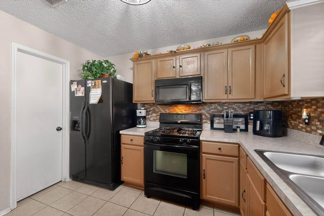 7815 Regent Drive, Arlington, TX 76001