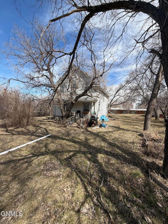305 Washington, Noonan, ND 58765