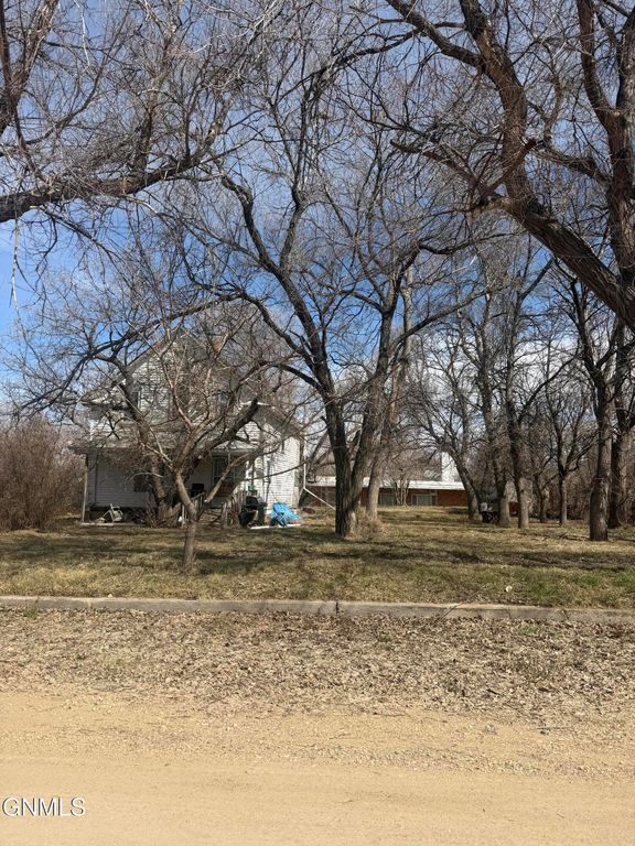 305 Washington, Noonan, ND 58765 photo 14