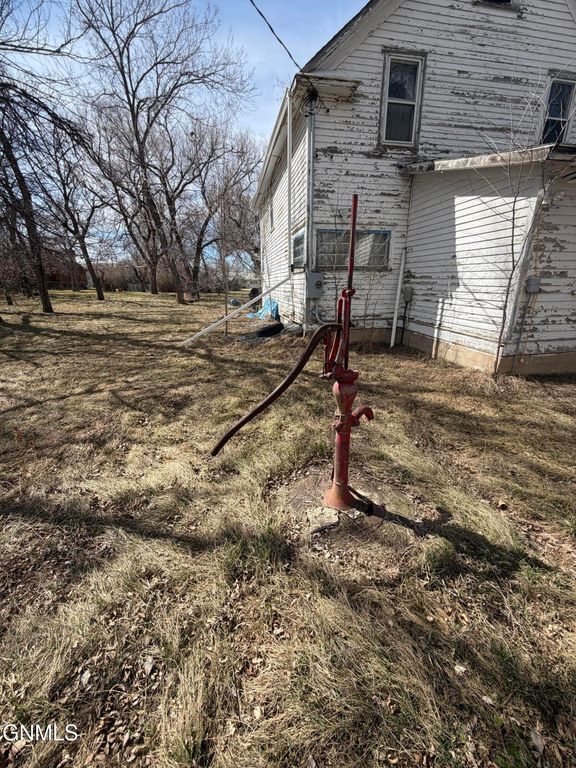 305 Washington, Noonan, ND 58765 photo 17