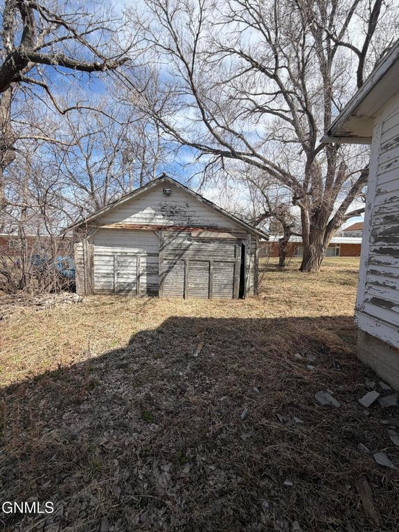 305 Washington, Noonan, ND 58765 photo 2