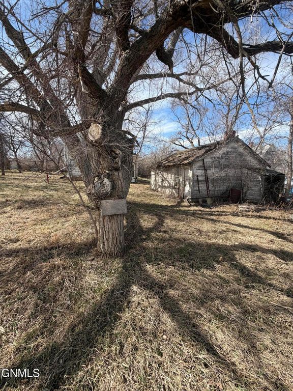 305 Washington, Noonan, ND 58765 photo 20