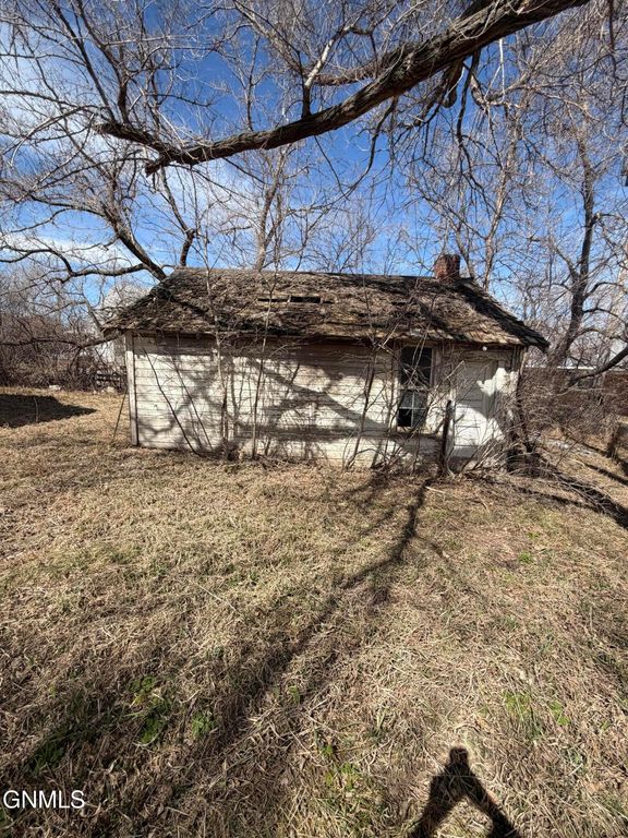 305 Washington, Noonan, ND 58765 photo 22