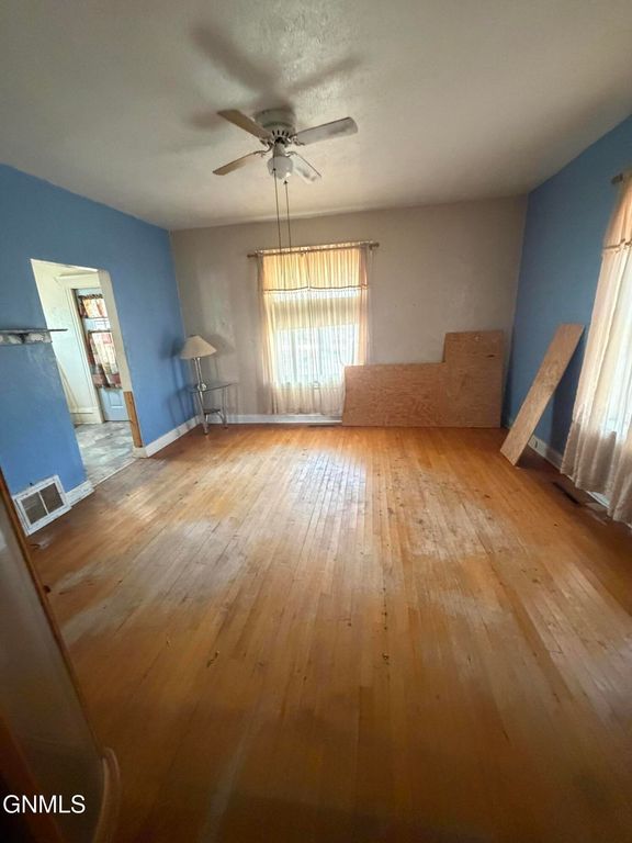 305 Washington, Noonan, ND 58765 photo 4