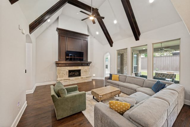 635 Fountainview Drive, Irving, TX 75039