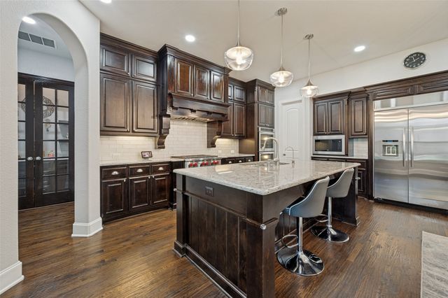 635 Fountainview Drive, Irving, TX 75039