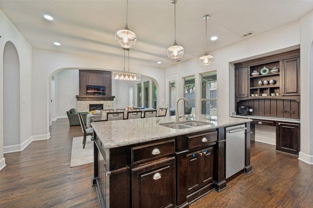 635 Fountainview Drive, Irving, TX 75039