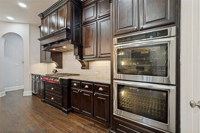 635 Fountainview Drive, Irving, TX 75039