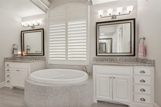 635 Fountainview Drive, Irving, TX 75039