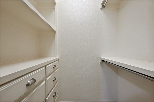 635 Fountainview Drive, Irving, TX 75039