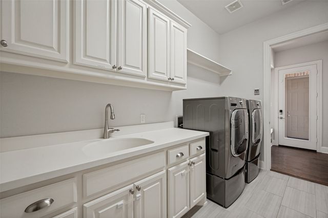 635 Fountainview Drive, Irving, TX 75039