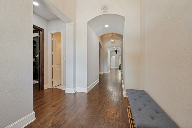 635 Fountainview Drive, Irving, TX 75039