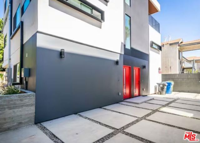 5638 Woodman Avenue, Sherman Oaks, CA 91401