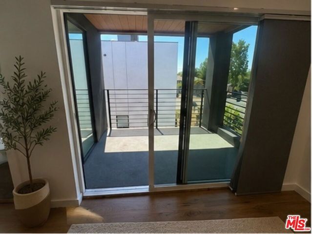5638 Woodman Avenue, Sherman Oaks, CA 91401