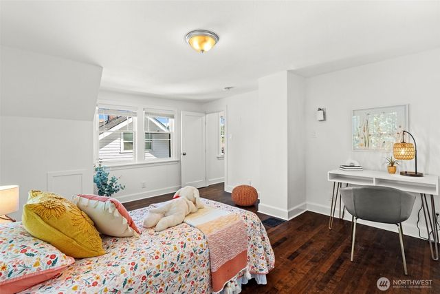 942 S Ridgewood Avenue, Tacoma, WA 98405